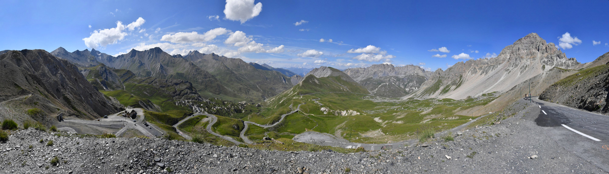 Vue sur la montée du col du Galibier côté Valloire - Photo : Patrick TREPAGNY