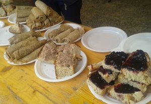 A l'arrivée, tourtous rillettes ou myrtilles et pain de campagne, tout cela "fait maison" par les bénévoles!