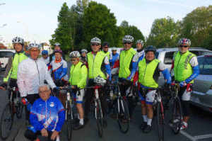 Une partie des 31 cyclos du C.R.Briviste inscrits au départ des "Coteaux du Pays de Brive"