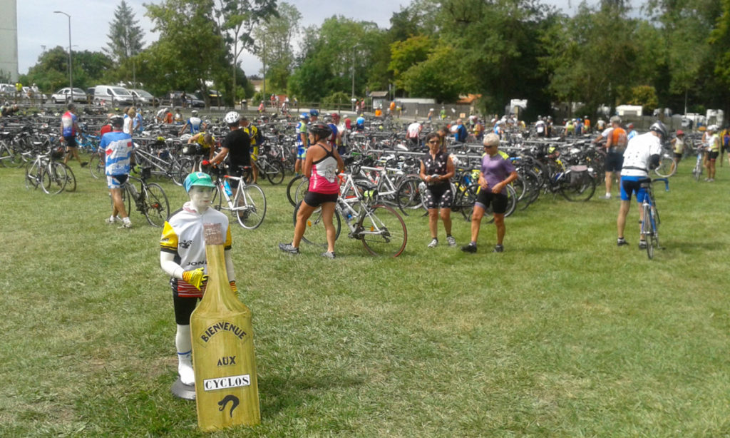 La ville de Jonzac accueillait les cyclos le vendredi